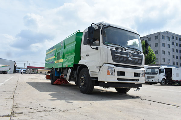 東風(fēng)天錦滾掃式洗地車