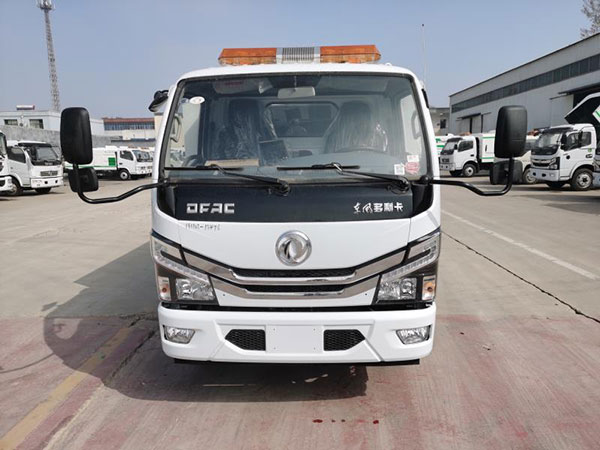 小多利卡滾掃式吸塵車