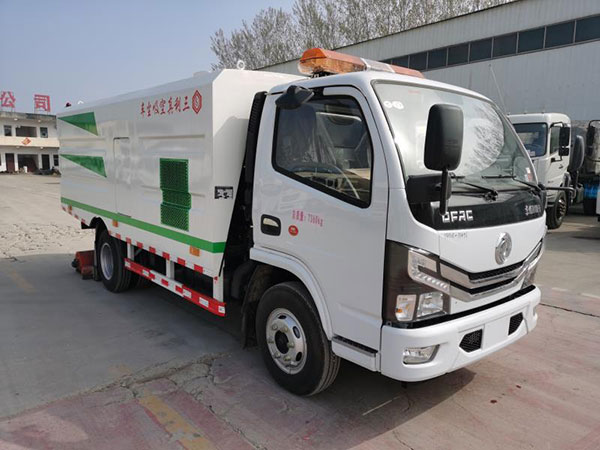 多利卡滾掃式吸塵車