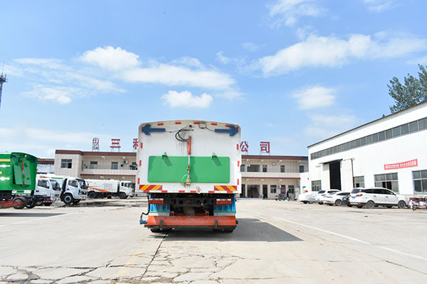 三利滾掃式吸塵車