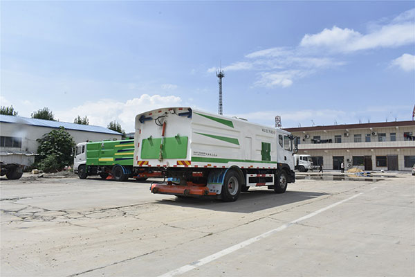 東風(fēng)福瑞卡滾掃式吸塵車原理