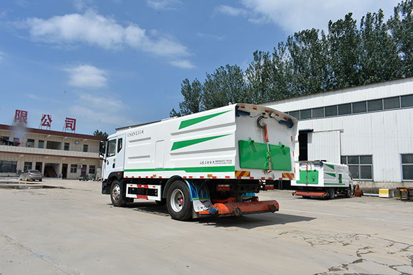 東風(fēng)滾掃式吸塵車
