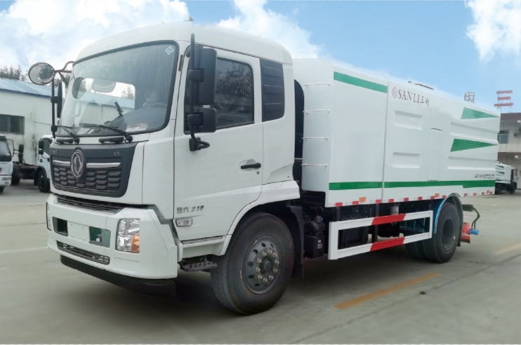 東風(fēng)天錦柴油滾掃式洗地車